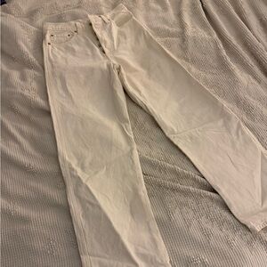 White Levi’s Ribcage Jeans